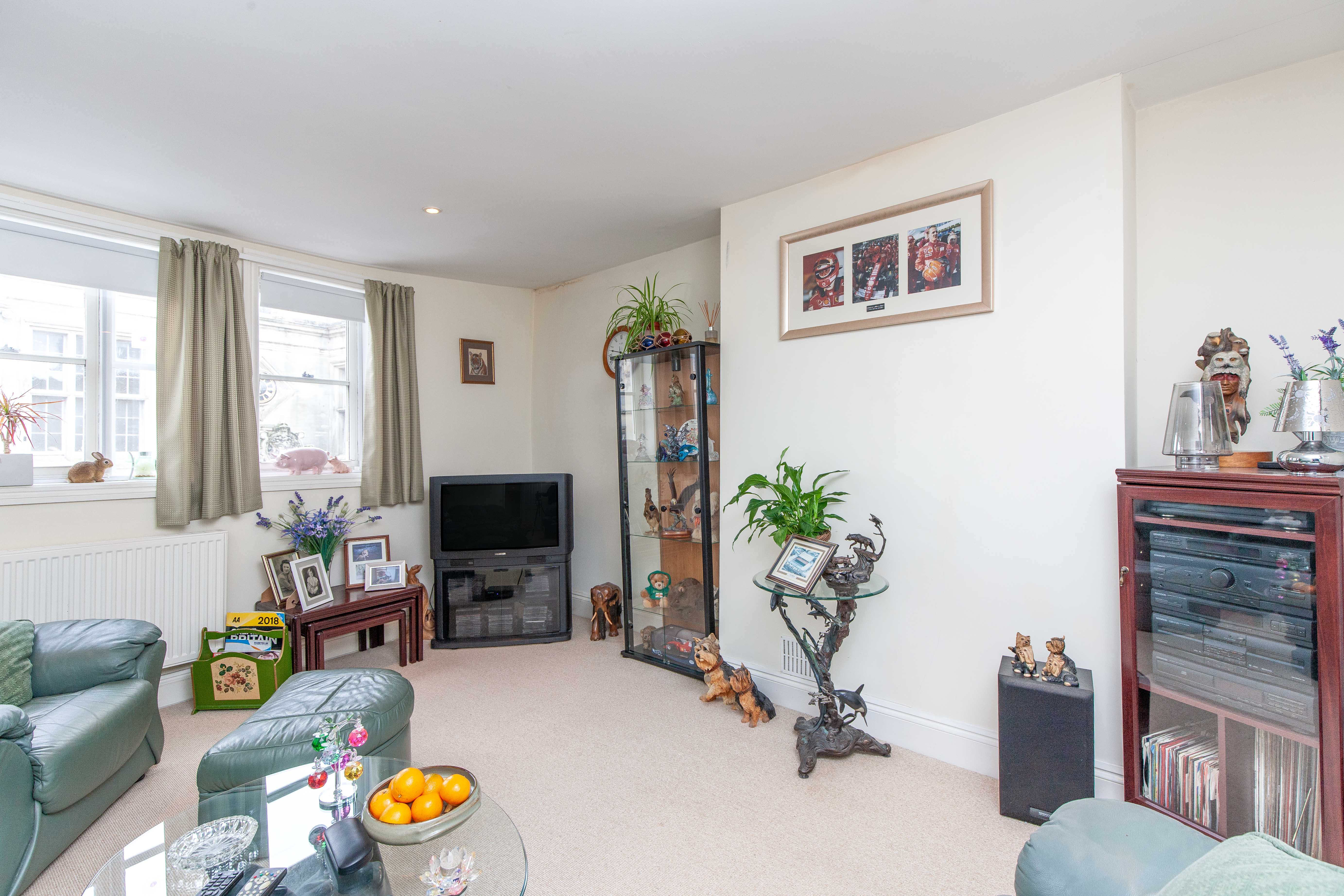 11b Market Place, Warminster, Wiltshire, BA12 9AY