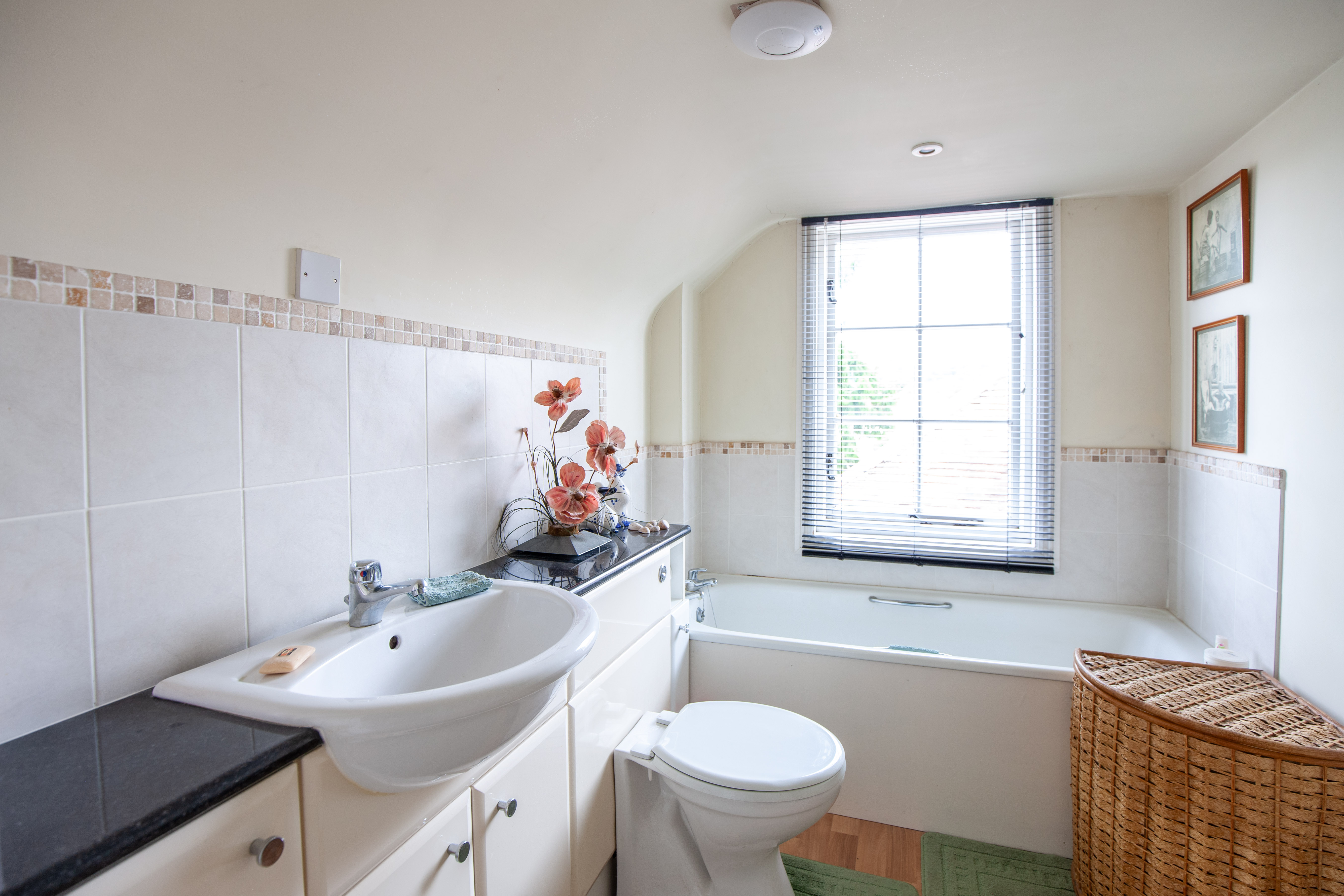 11b Market Place, Warminster, Wiltshire, BA12 9AY