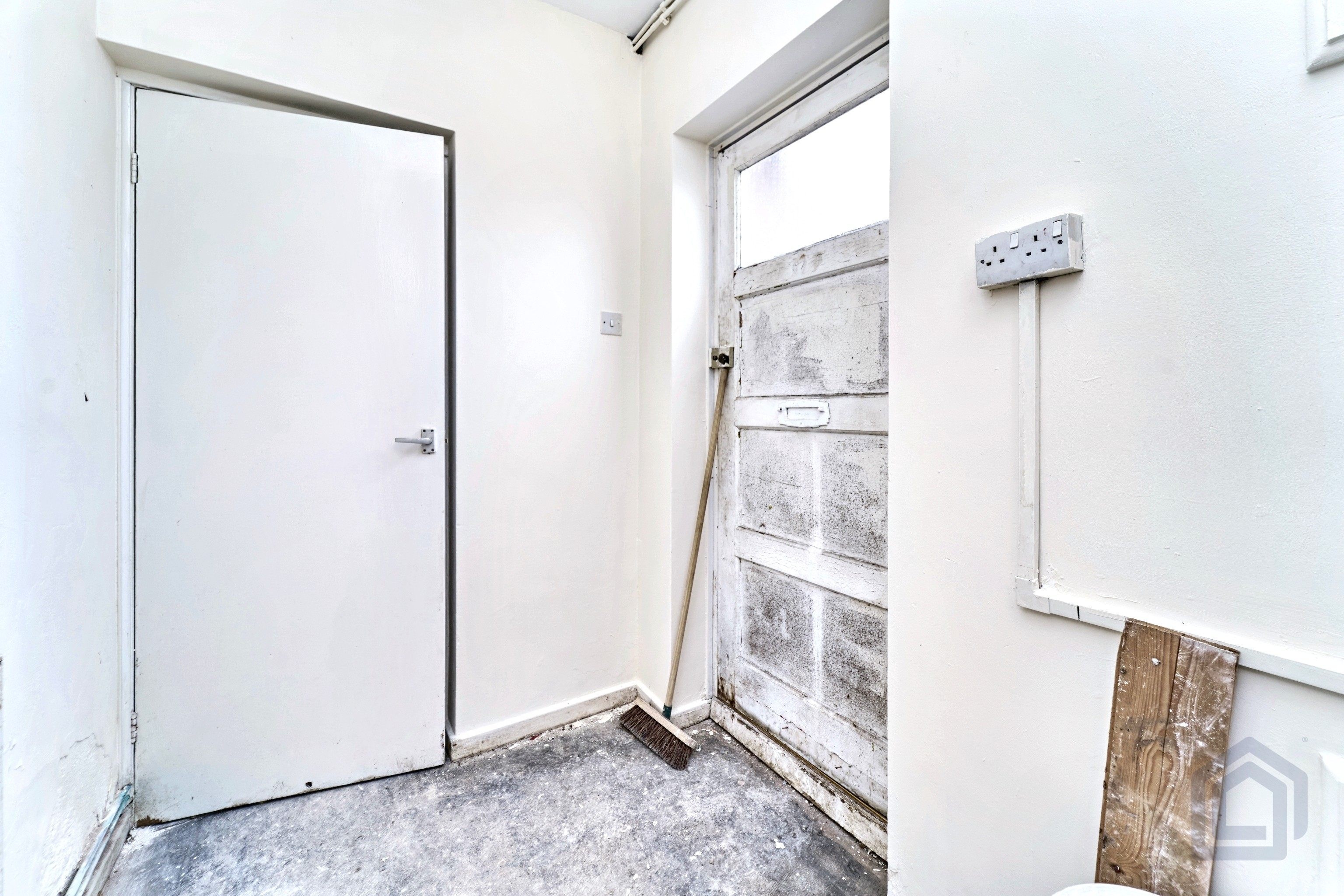 High Road, Willenhall, West Midlands, WV12 4JR