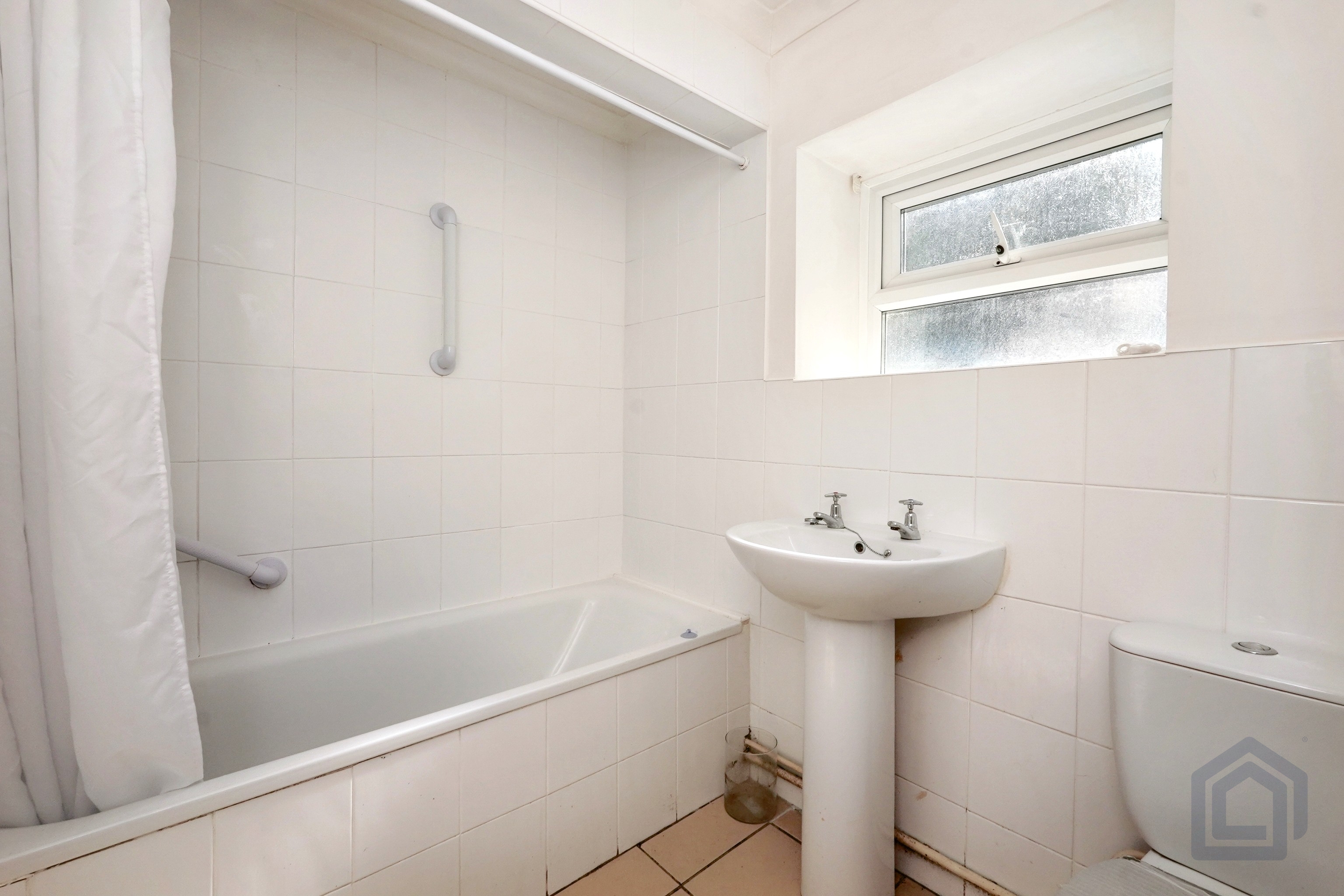 Flat 1, 135 Folkestone Road, Dover, Kent, CT17 9SG