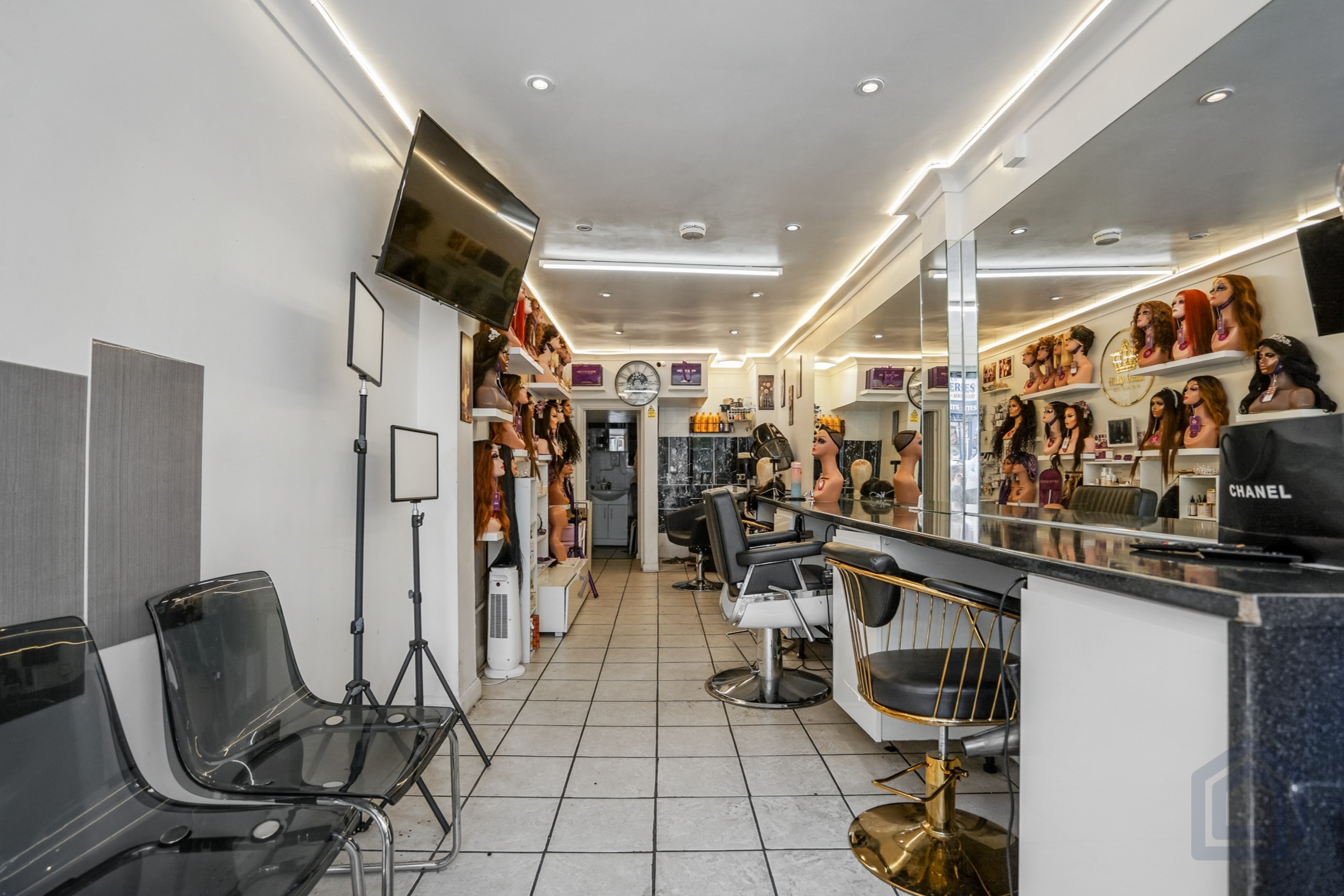  Commercial Property in London