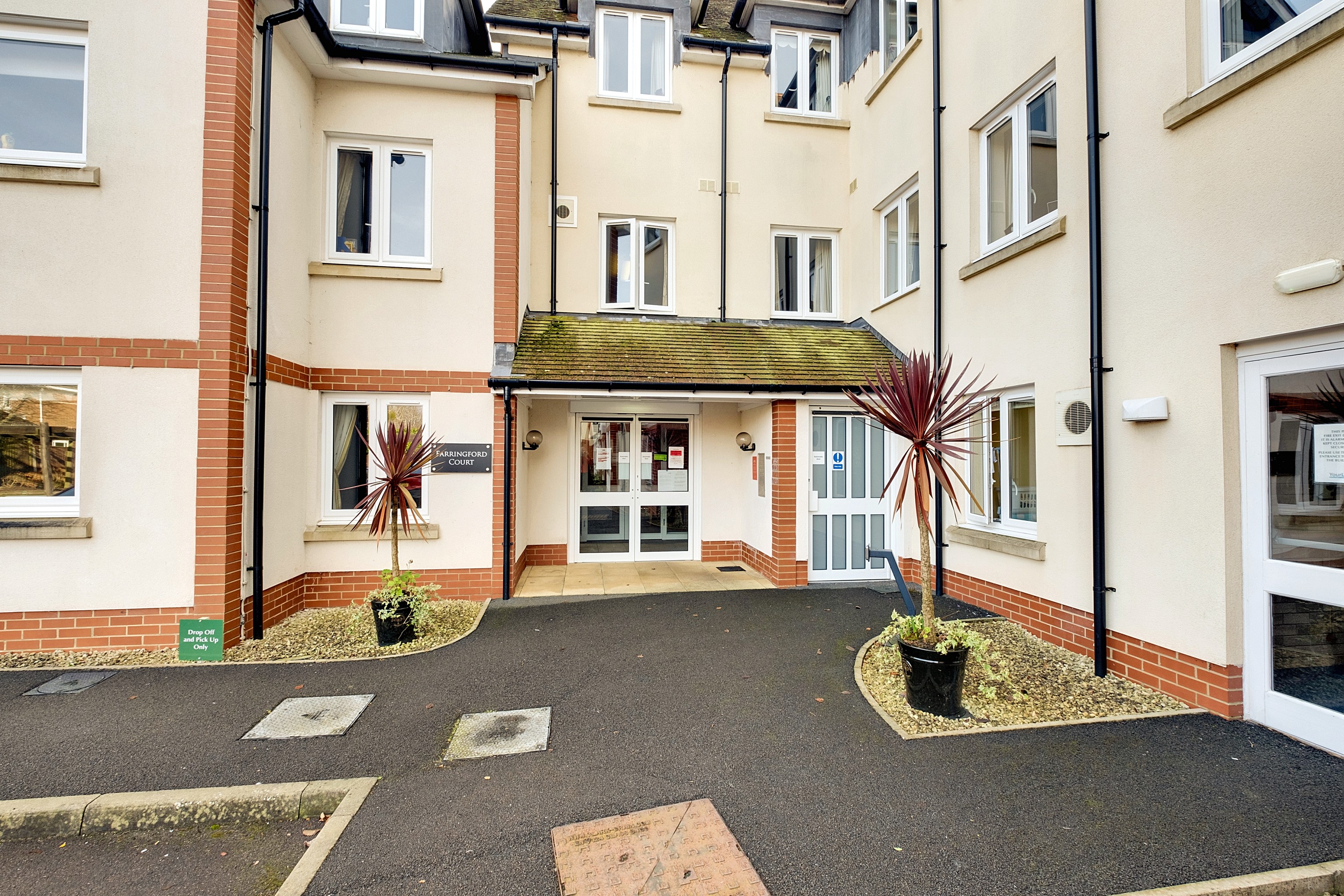 Farringford Court, 1 Avenue Road, Lymington, Hampshire, SO41 9PA